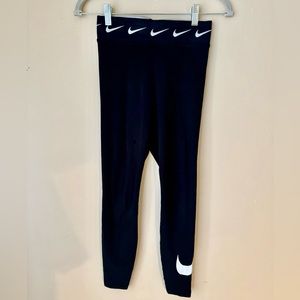 Nike leggings logo